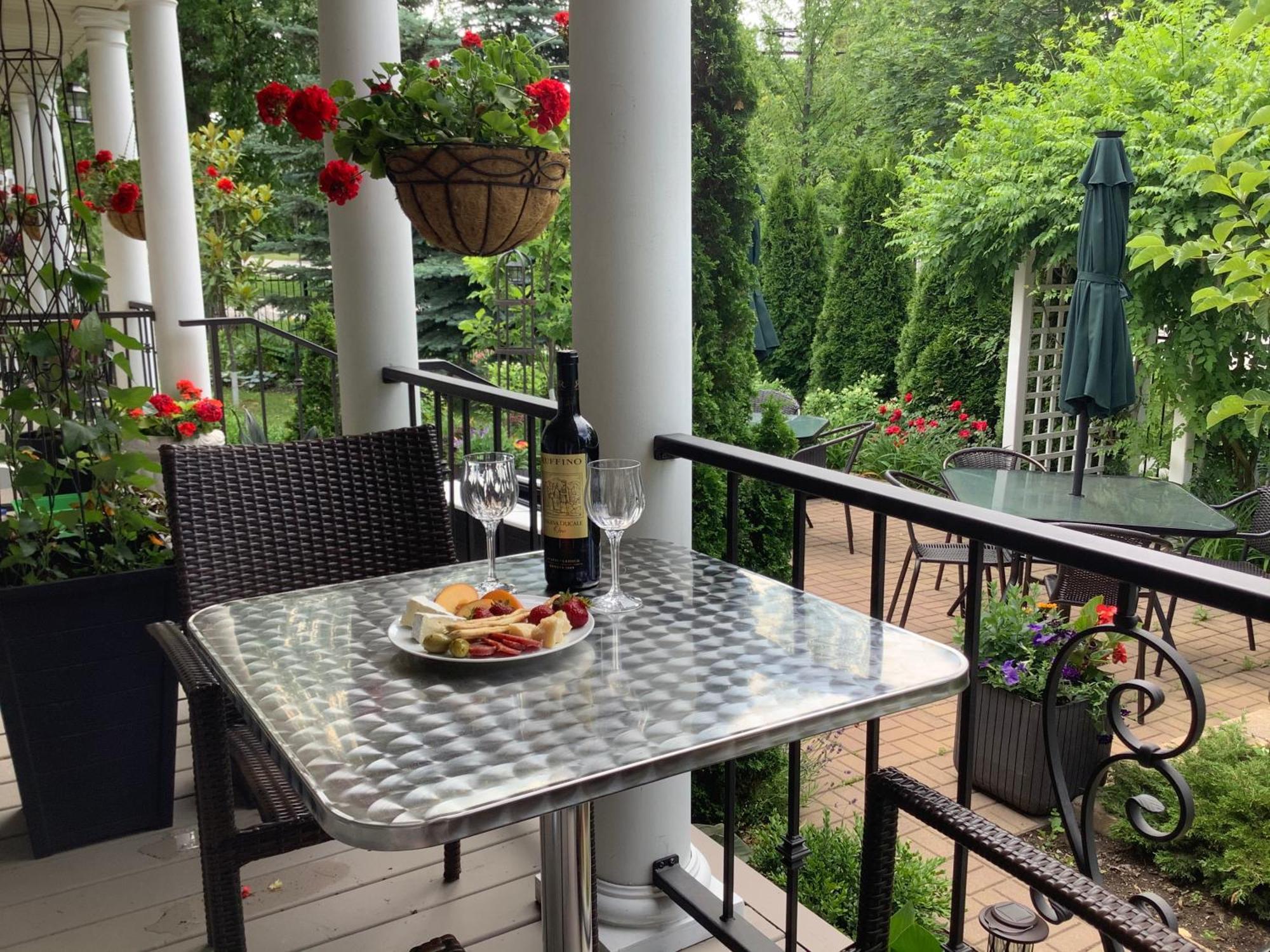 Via Veneto - Old Town Bed & Breakfast Niagara-on-the-Lake Exterior photo